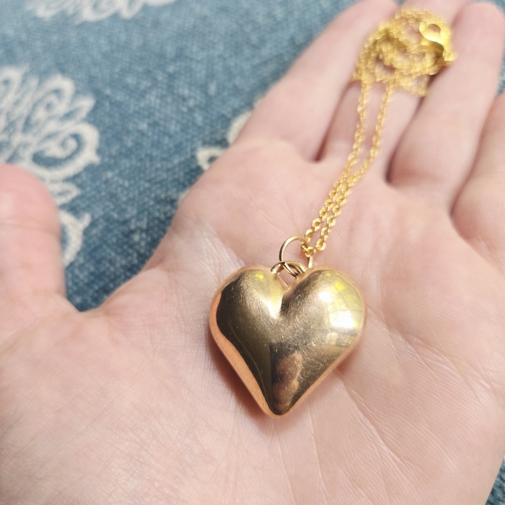 Vintage Gold Heart Necklace - Picture 8 of 8